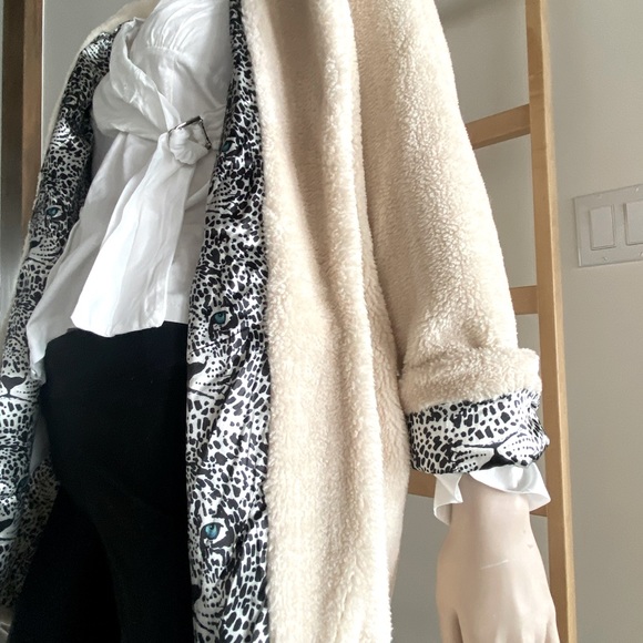 Smashed Lemon cozy Fleece Over Coat with Satin Cheetah Print interior - Picture 15 of 15